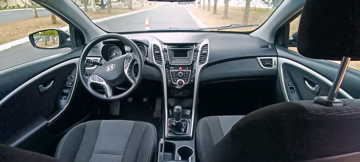 HYUNDAI ELANTRA - 2016                                        