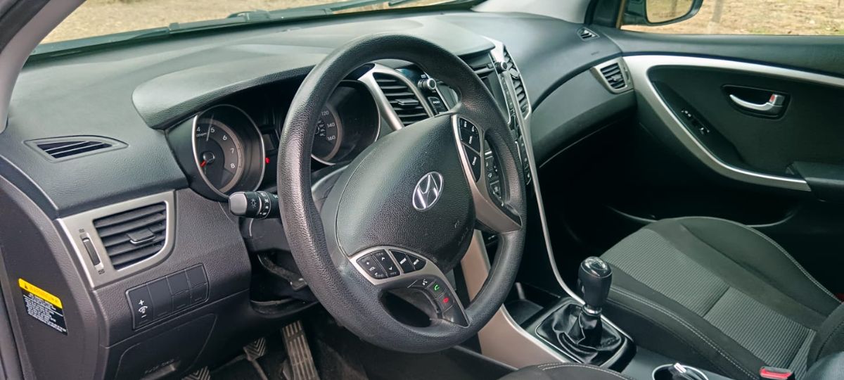 HYUNDAI ELANTRA - 2016                                        