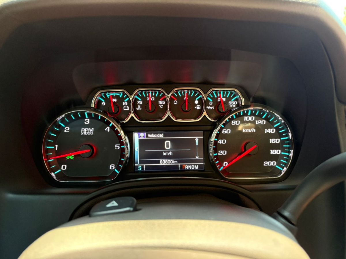 CHEVROLET SUBURBAN - 2015                                        