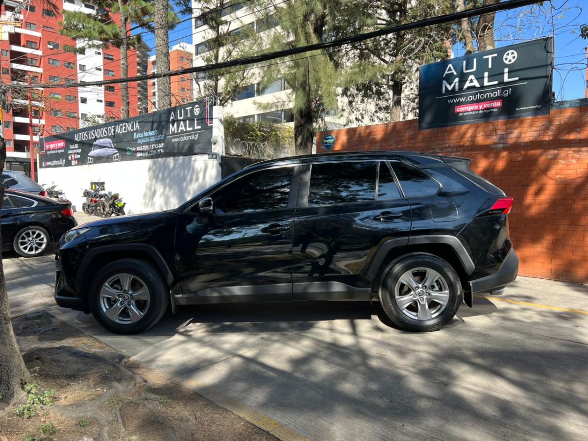 TOYOTA RAV 4 - 2024                                        