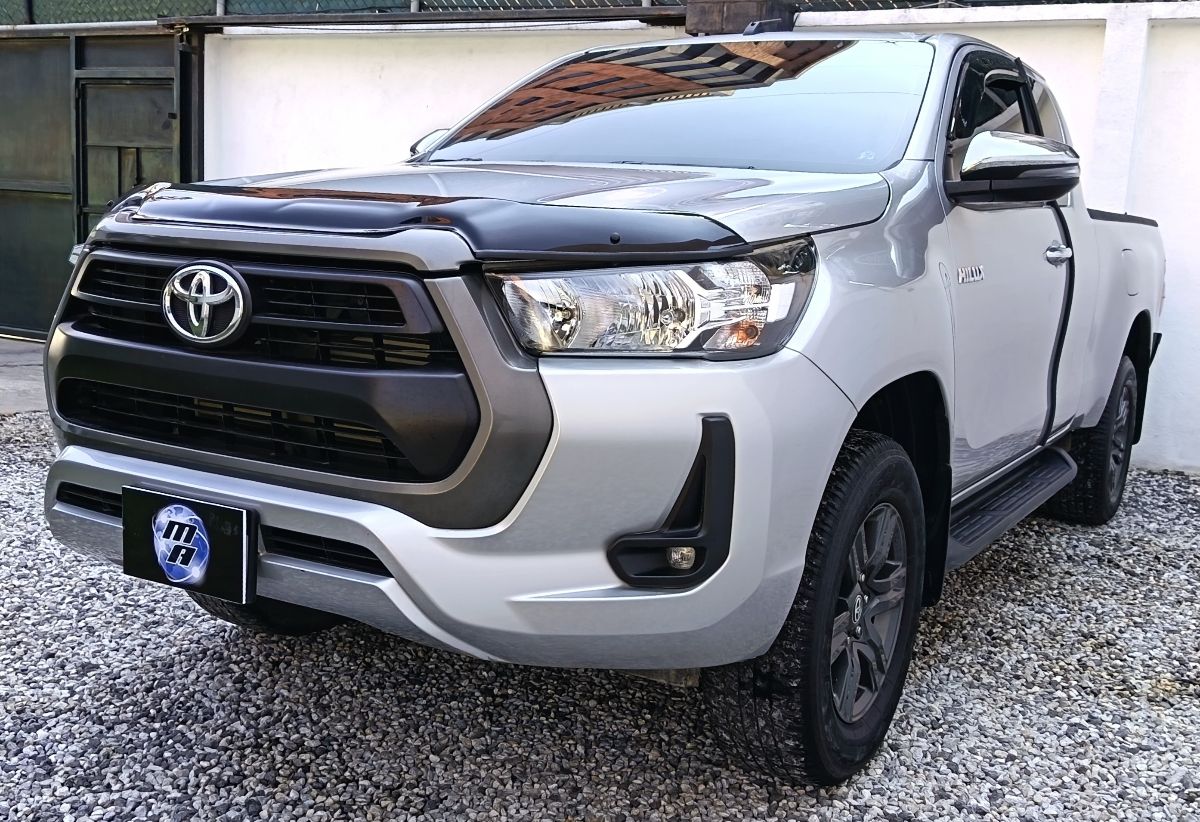 TOYOTA HILUX - 2025                                        