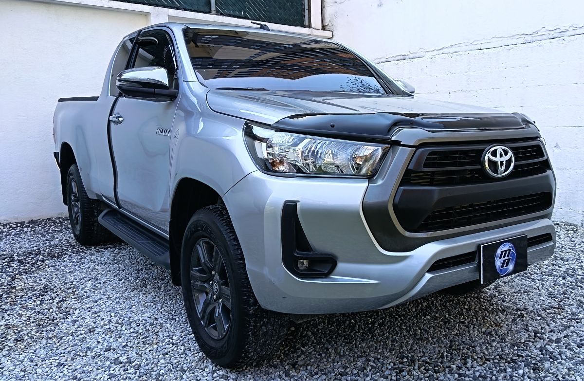 TOYOTA HILUX - 2025                                        