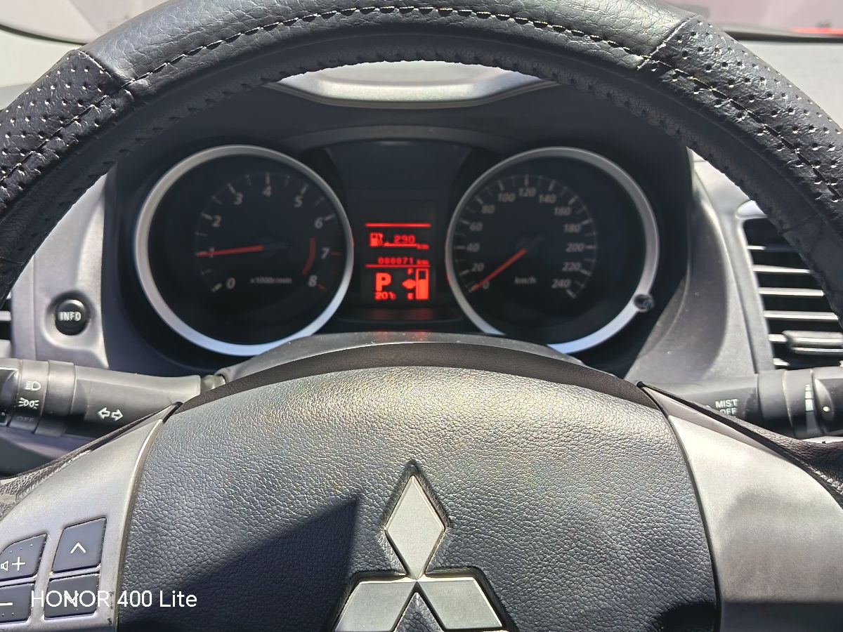MITSUBISHI LANCER - 2016                                        