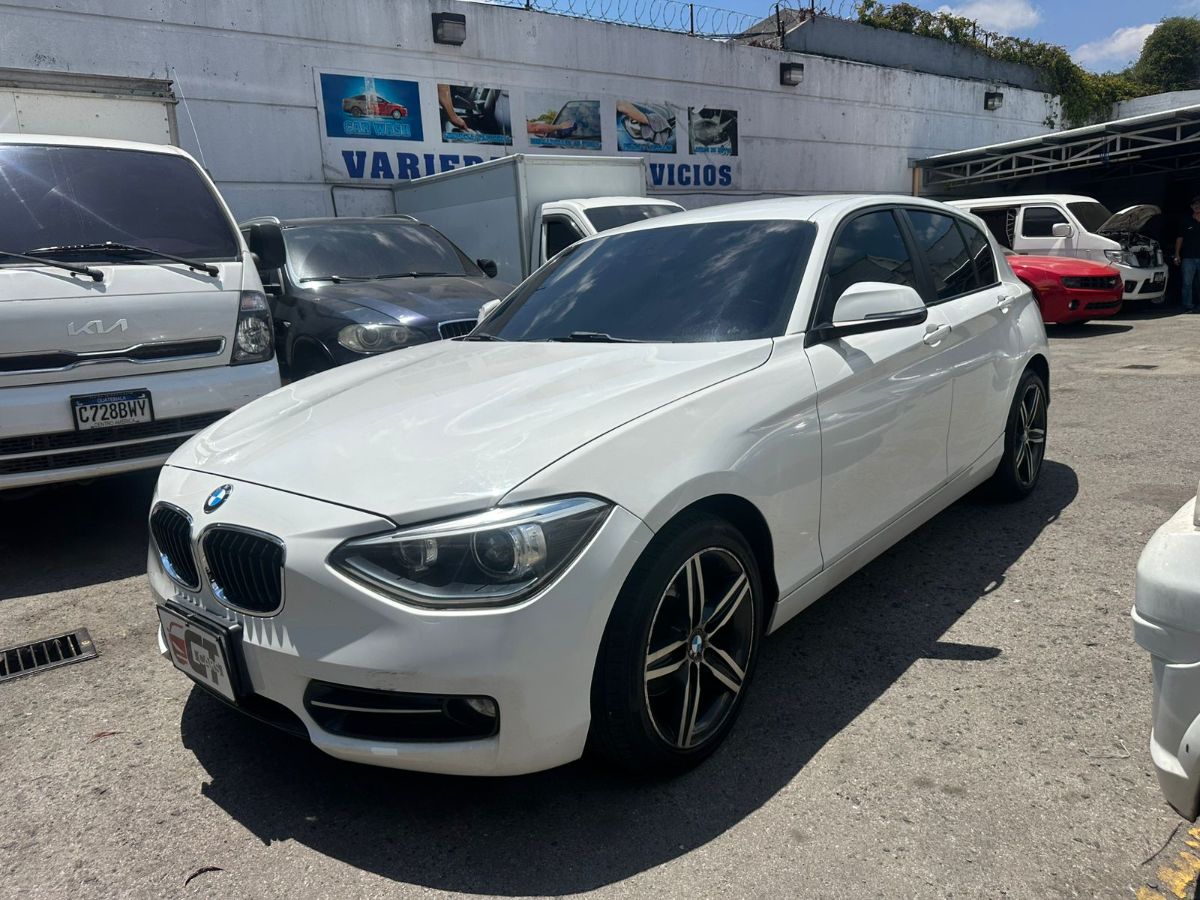 BMW 118 I - 2015                                        