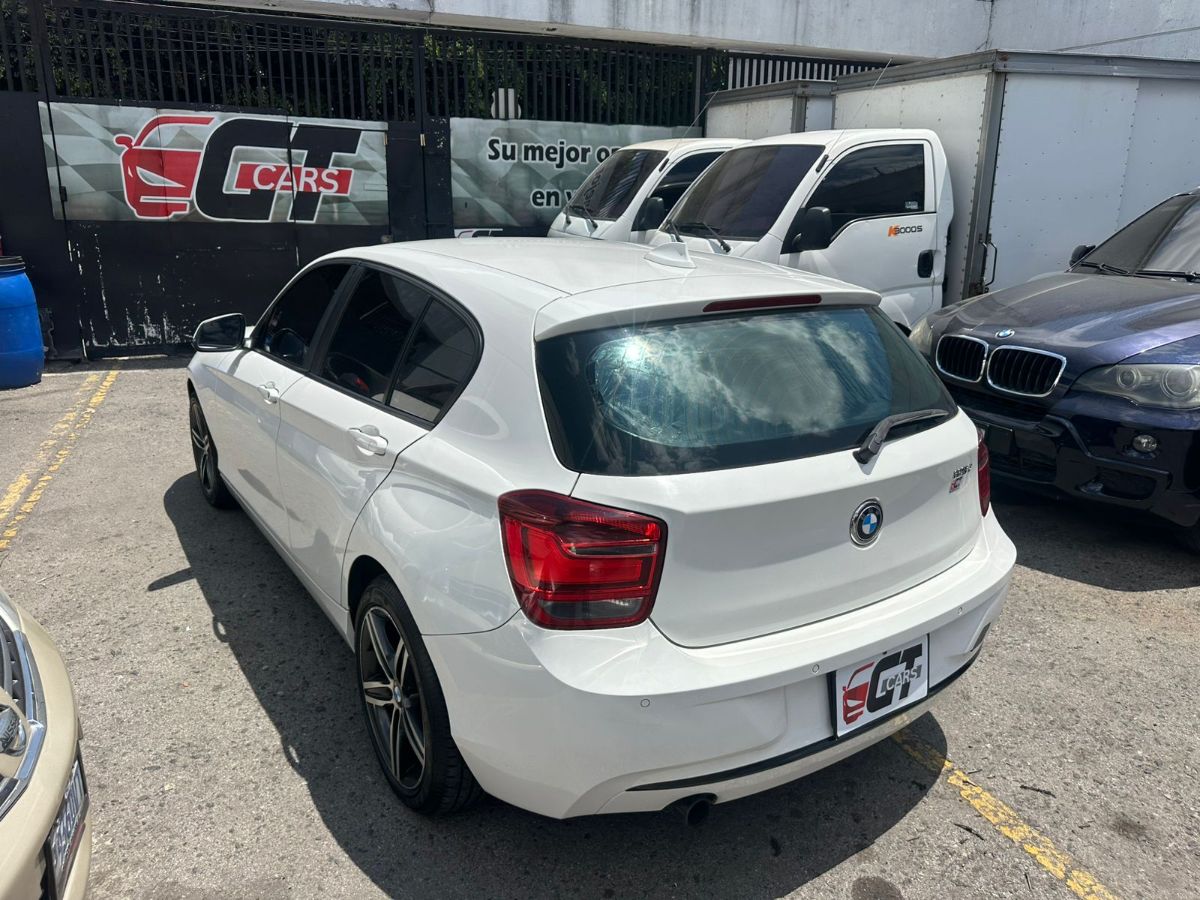BMW 118 I - 2015                                        