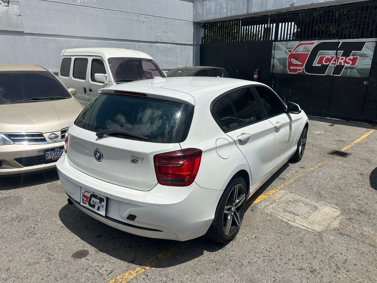 BMW 118 I - 2015                                        