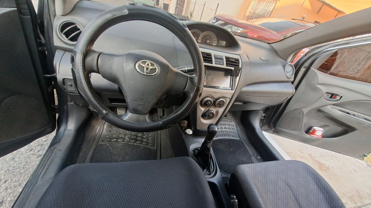 TOYOTA YARIS - 2007                                        
