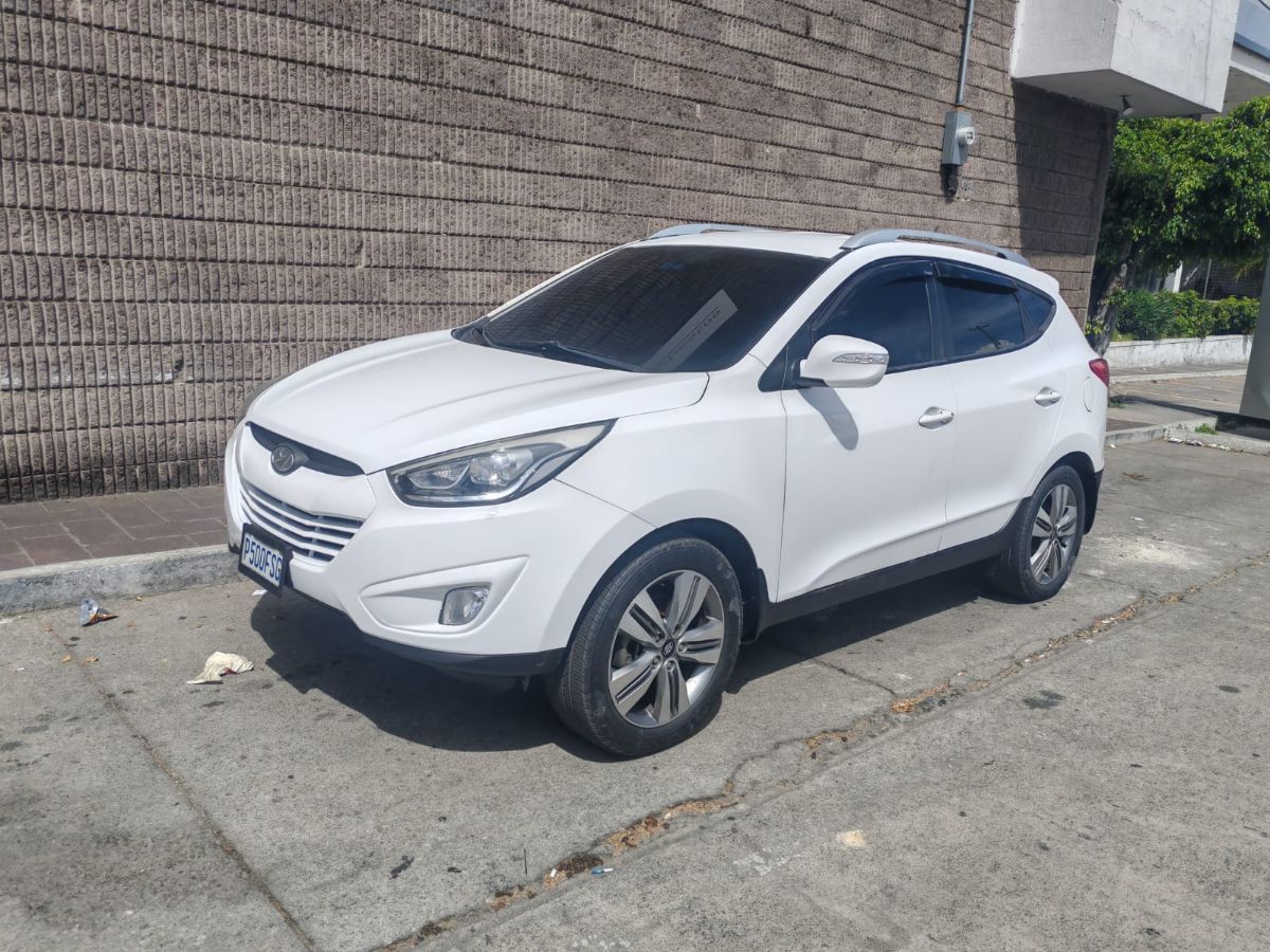 HYUNDAI TUCSON - 2015                                        