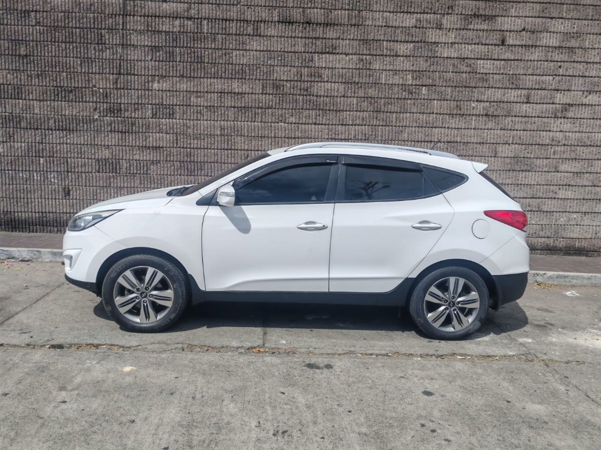 HYUNDAI TUCSON - 2015                                        