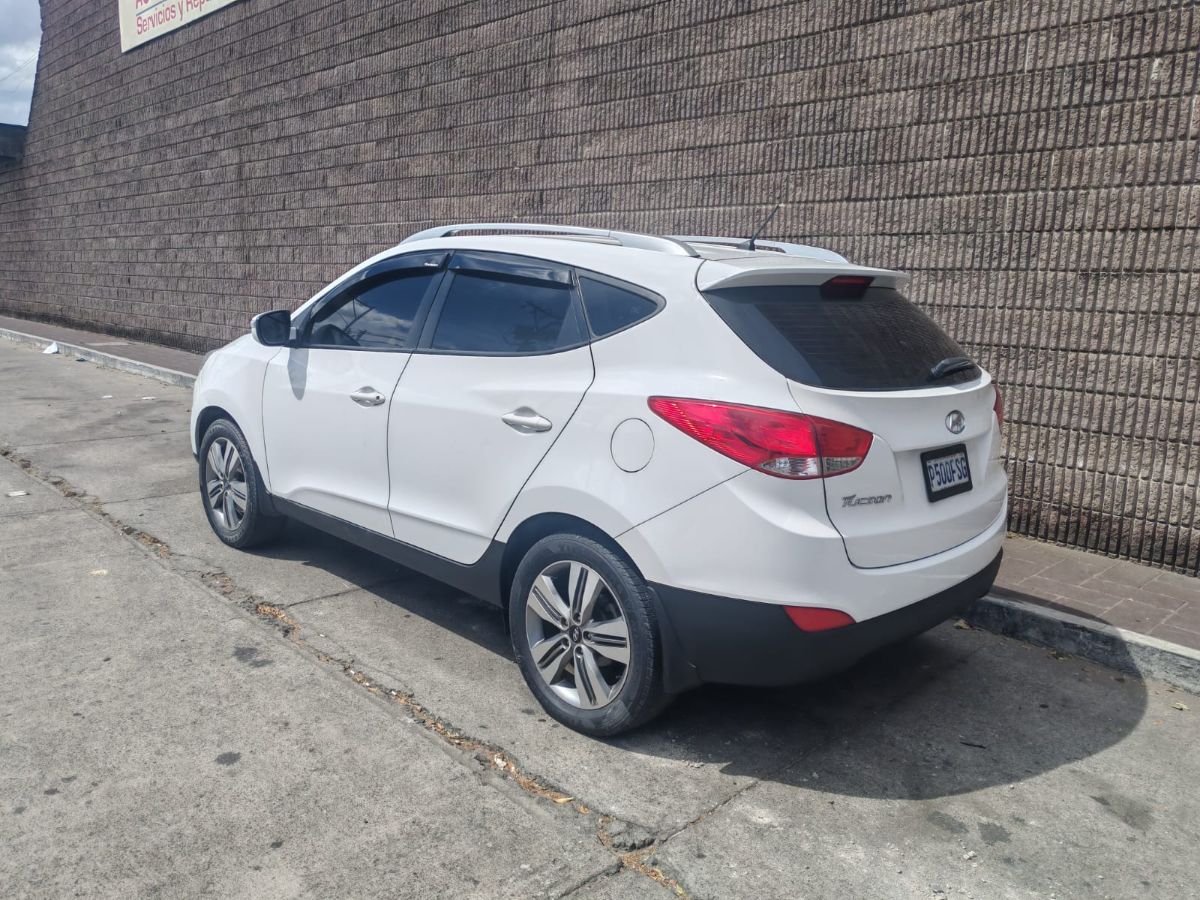 HYUNDAI TUCSON - 2015                                        