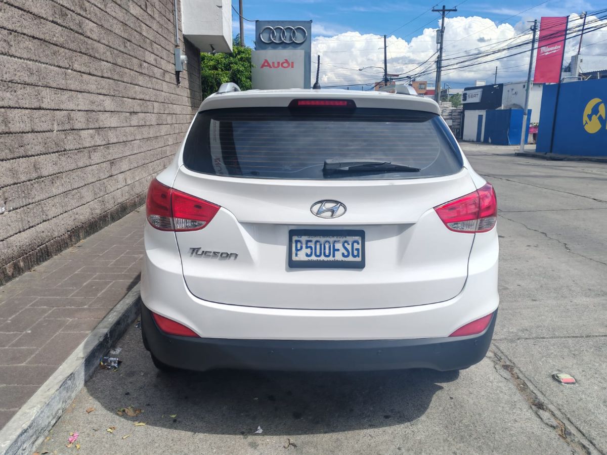 HYUNDAI TUCSON - 2015                                        