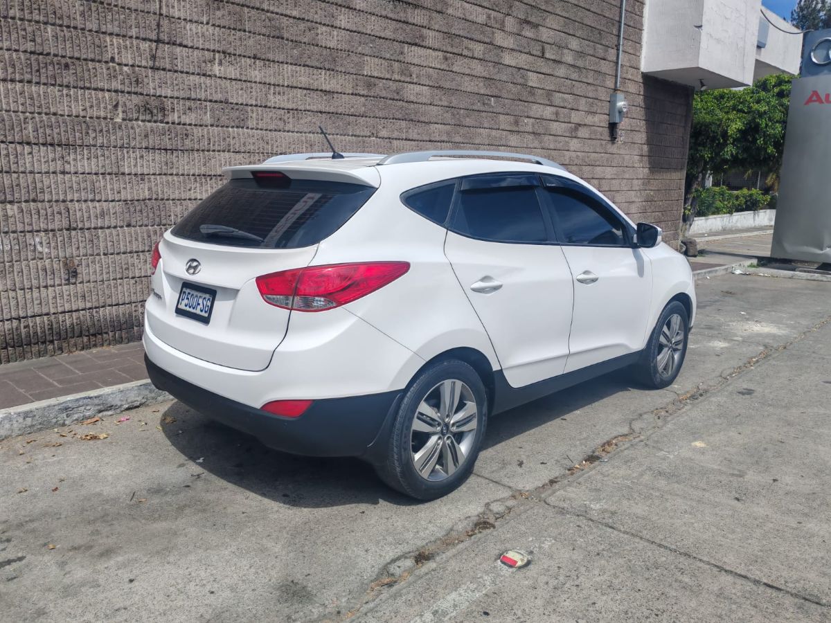 HYUNDAI TUCSON - 2015                                        