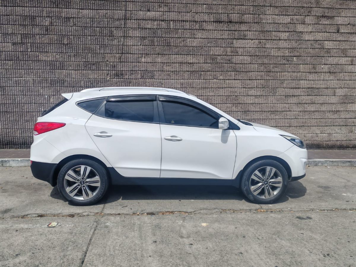 HYUNDAI TUCSON - 2015                                        
