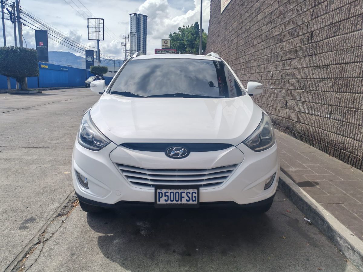 HYUNDAI TUCSON - 2015                                        