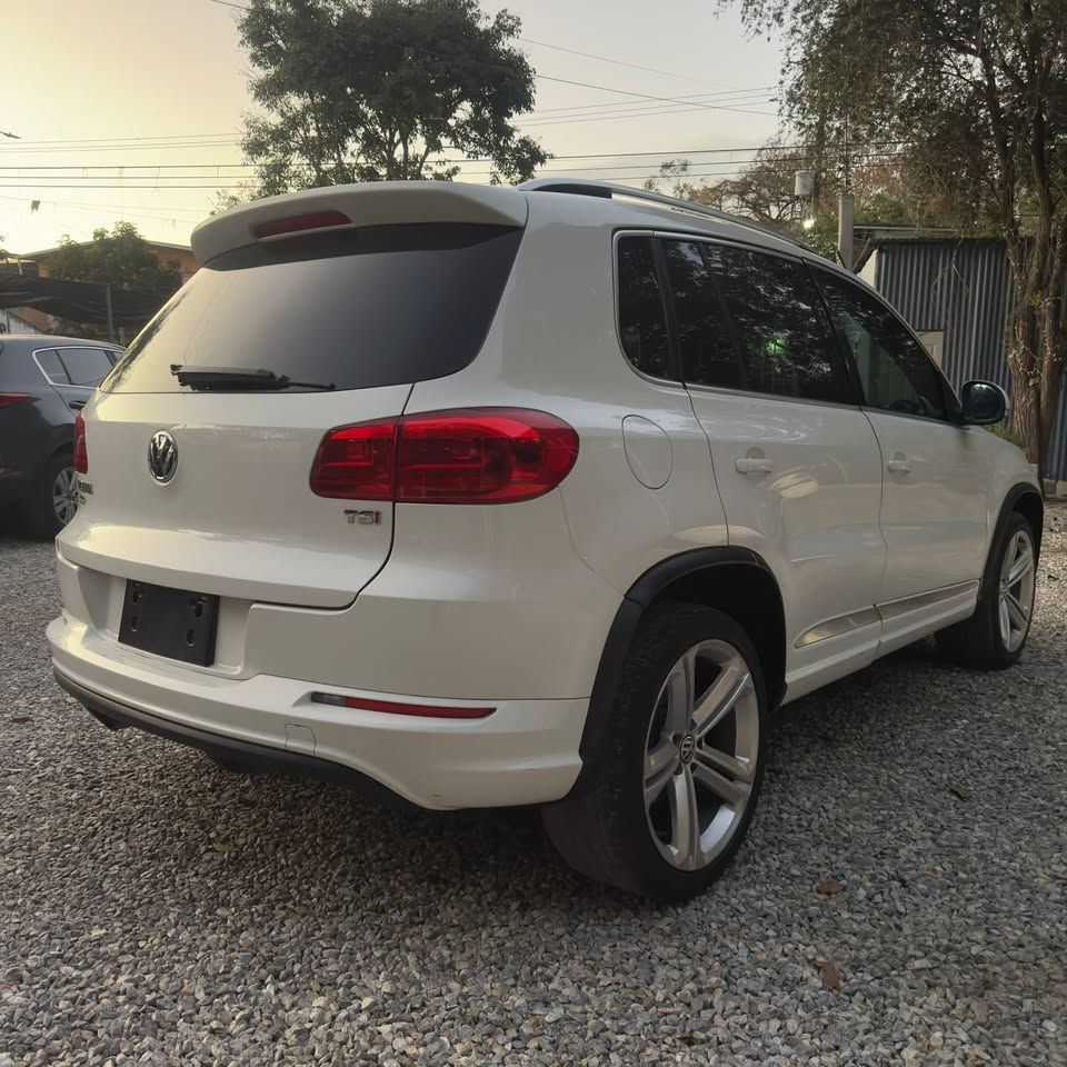 VOLKSWAGEN JETTA - 2016                                        
