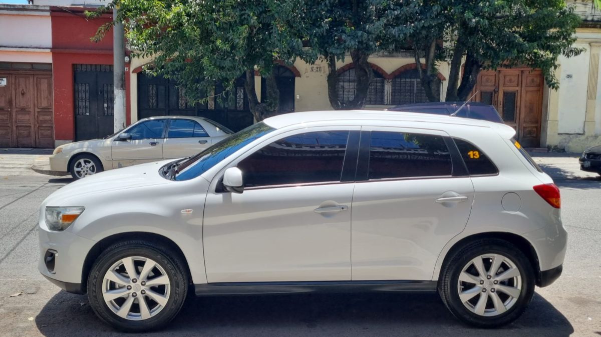 MITSUBISHI OUTLANDER SPORT - 2013                                        