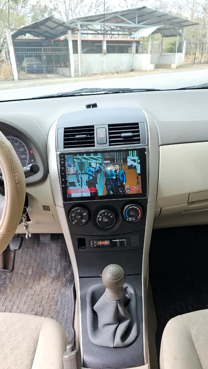 TOYOTA COROLLA - 2010                                        