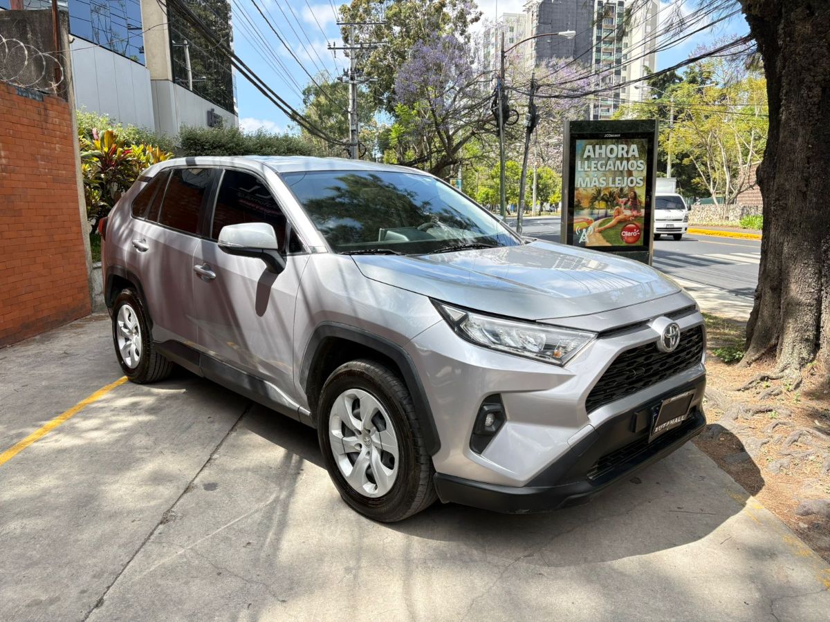 TOYOTA RAV-4 - 2023                                        