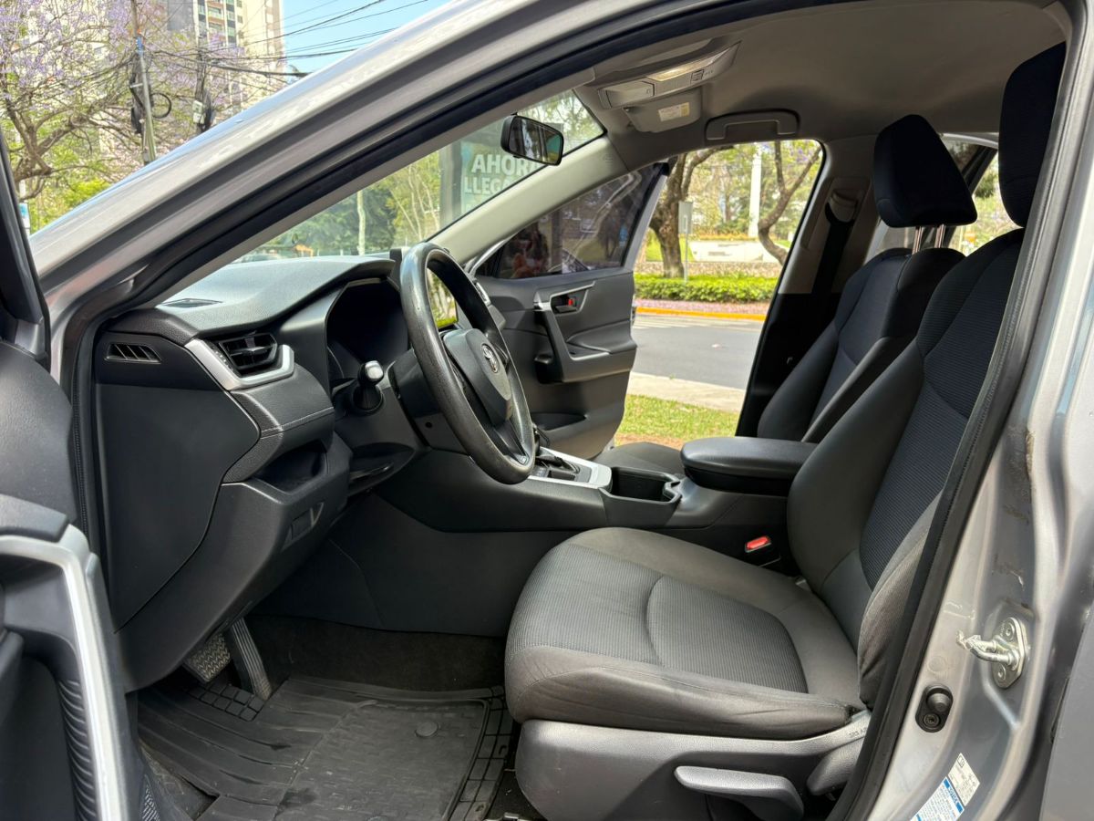 TOYOTA RAV-4 - 2023                                        