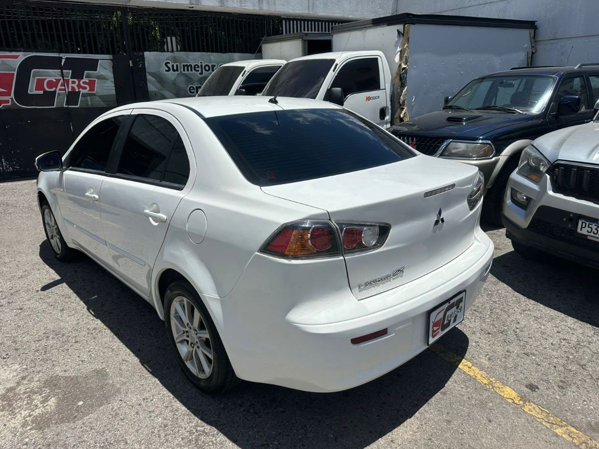 MITSUBISHI LANCER - 2015                                        