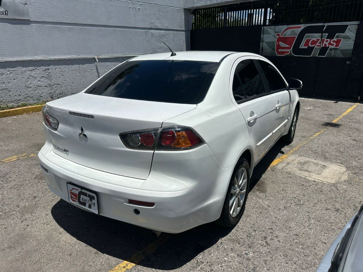 MITSUBISHI LANCER - 2015                                        