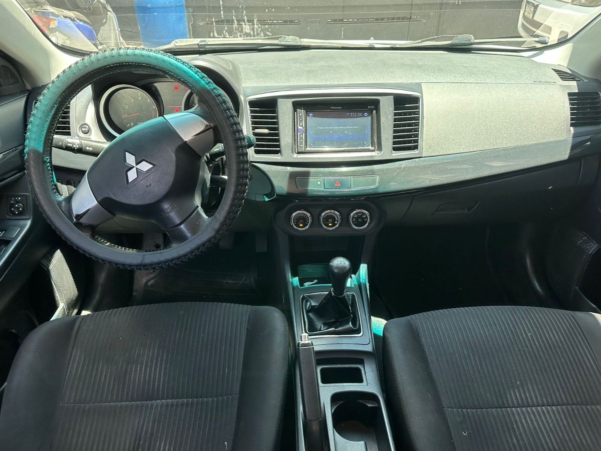 MITSUBISHI LANCER - 2015                                        