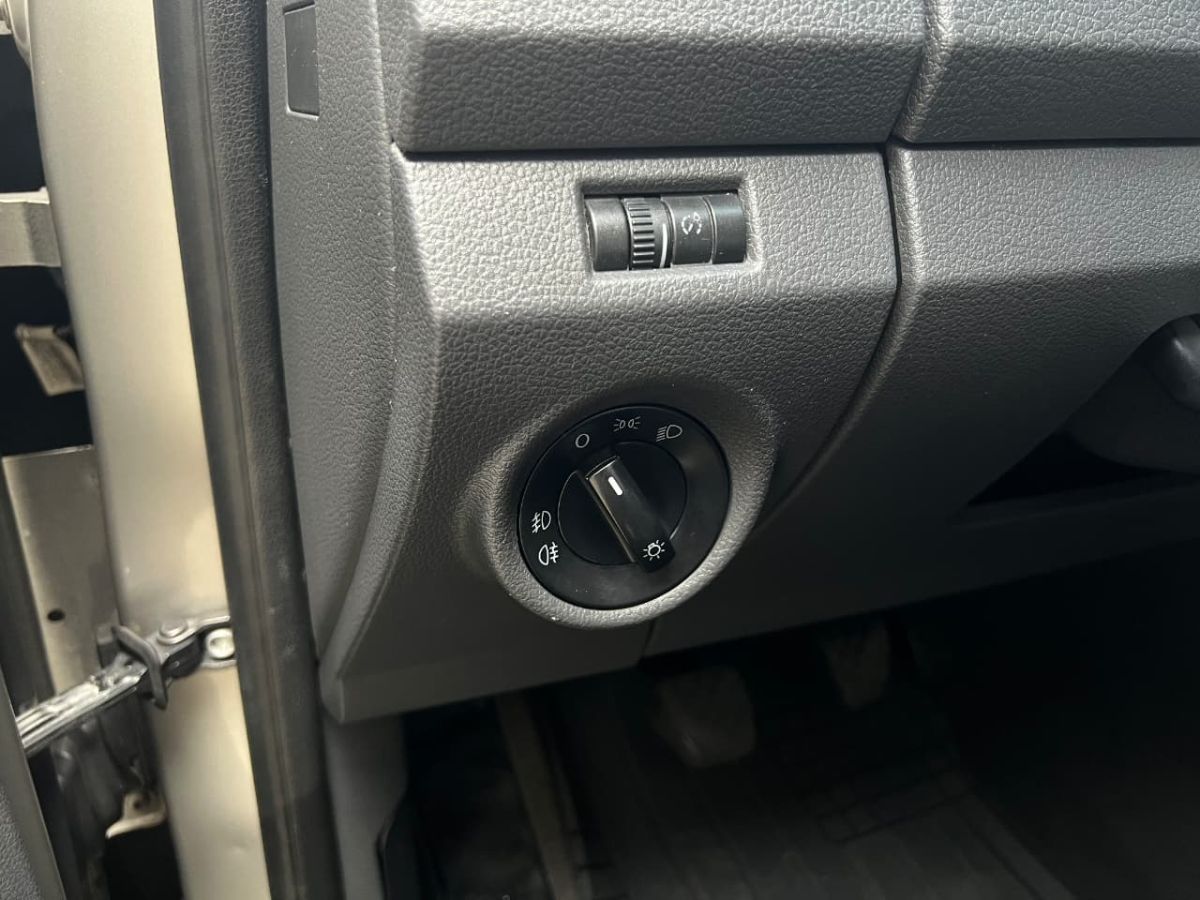 VOLKSWAGEN  AMAROK - 2012                                        