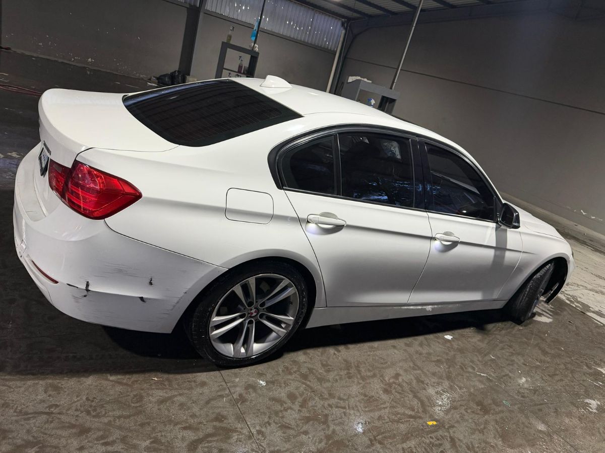 BMW 328 I - 2013                                        