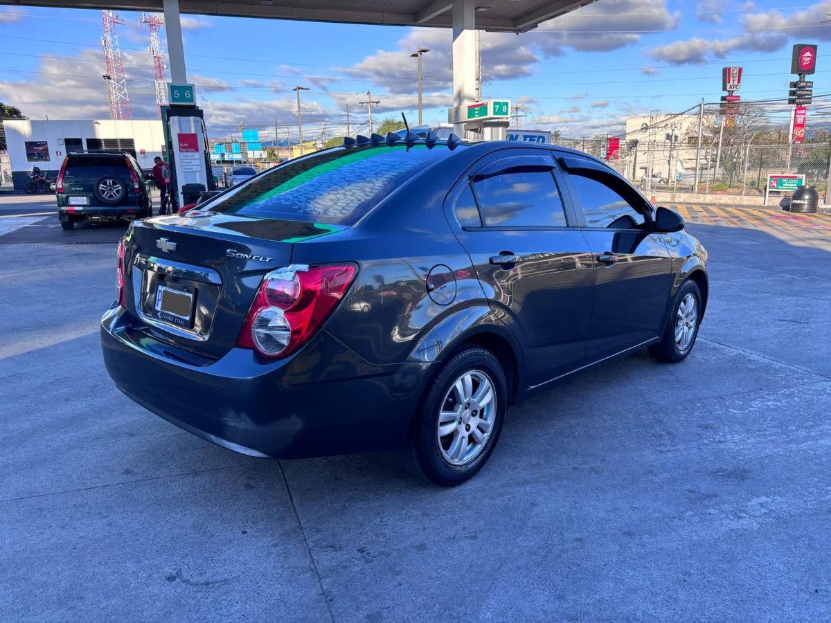 CHEVROLET SONIC LT - 0                                        