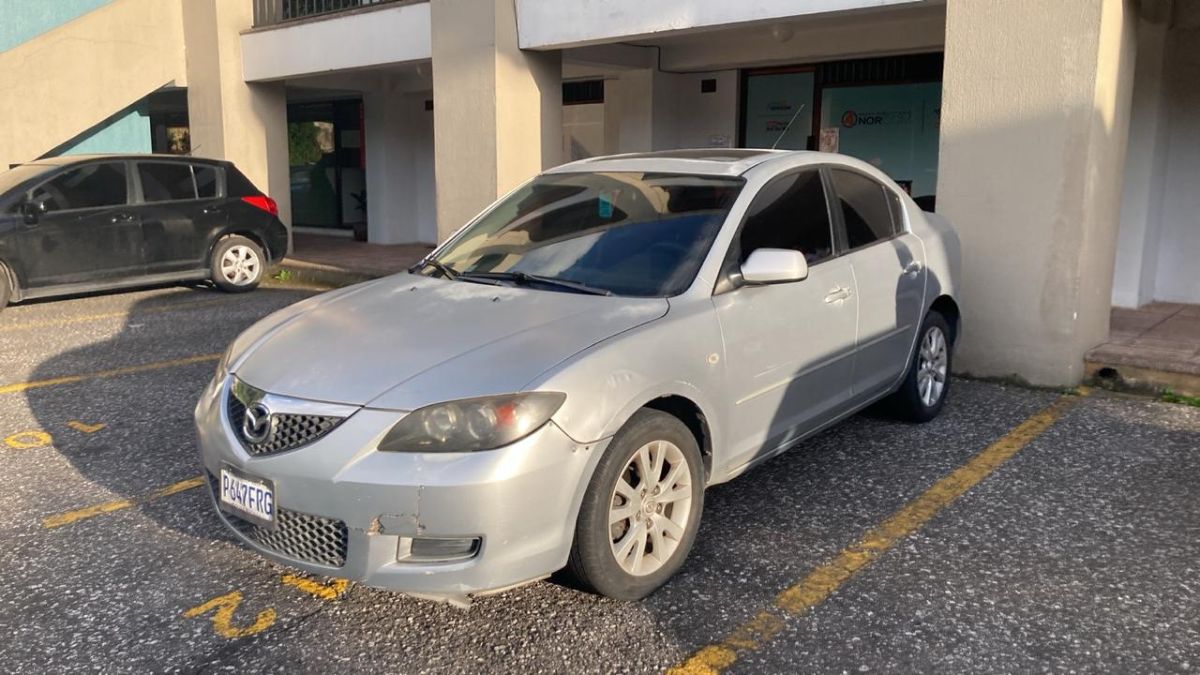 MAZDA 3 - 2008                                        