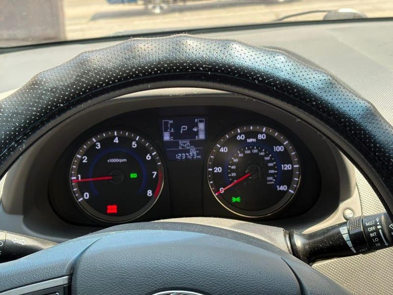 HYUNDAI ACCENT - 2016                                        