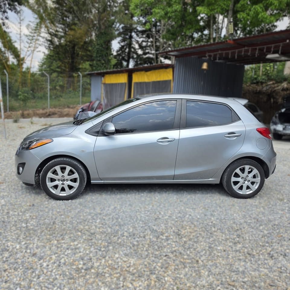 MAZDA 2 - 2013                                        