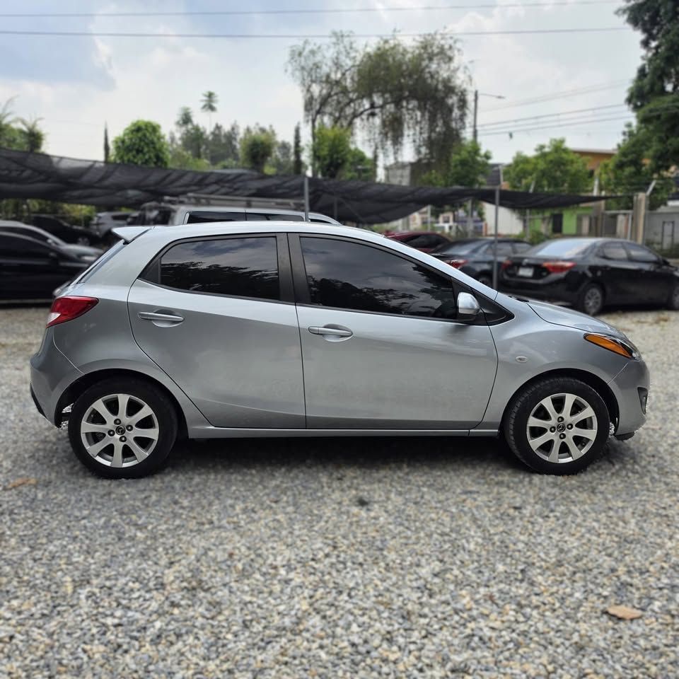 MAZDA 2 - 2013                                        