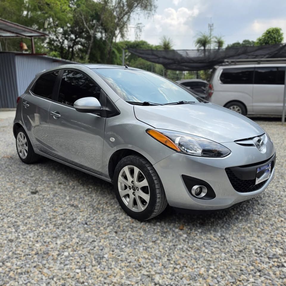 MAZDA 2 - 2013                                        