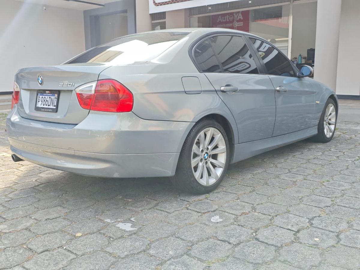 BMW 320 - 2008                                        