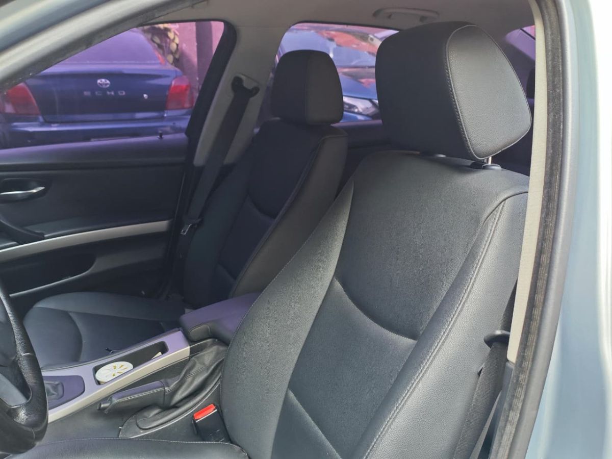BMW 320 - 2008                                        