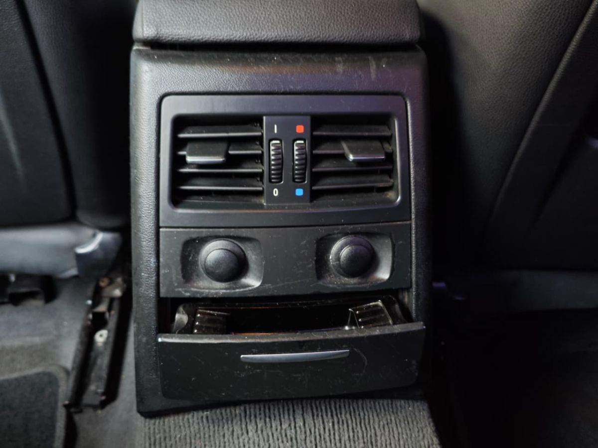 BMW 320 - 2008                                        