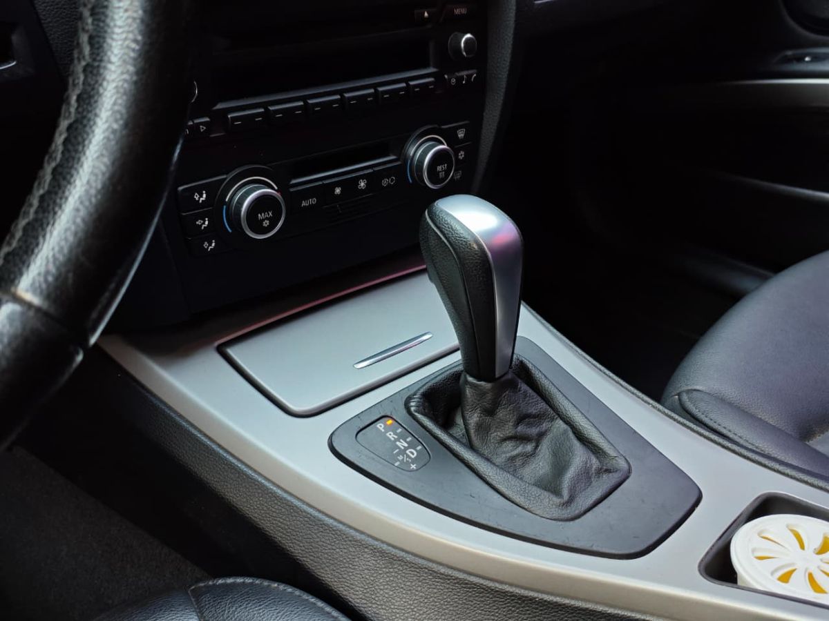 BMW 320 - 2008                                        