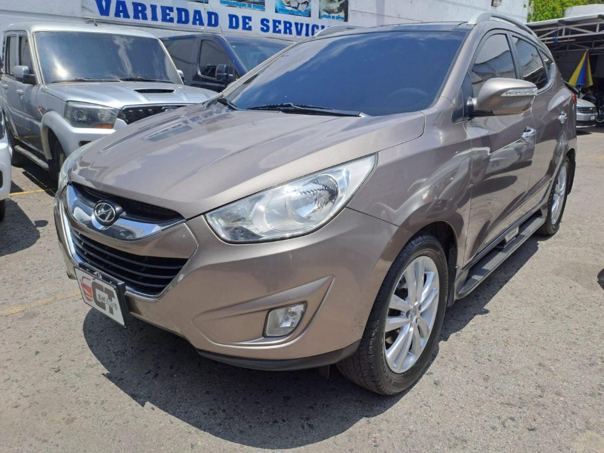HYUNDAI TUCSON - 2013                                        