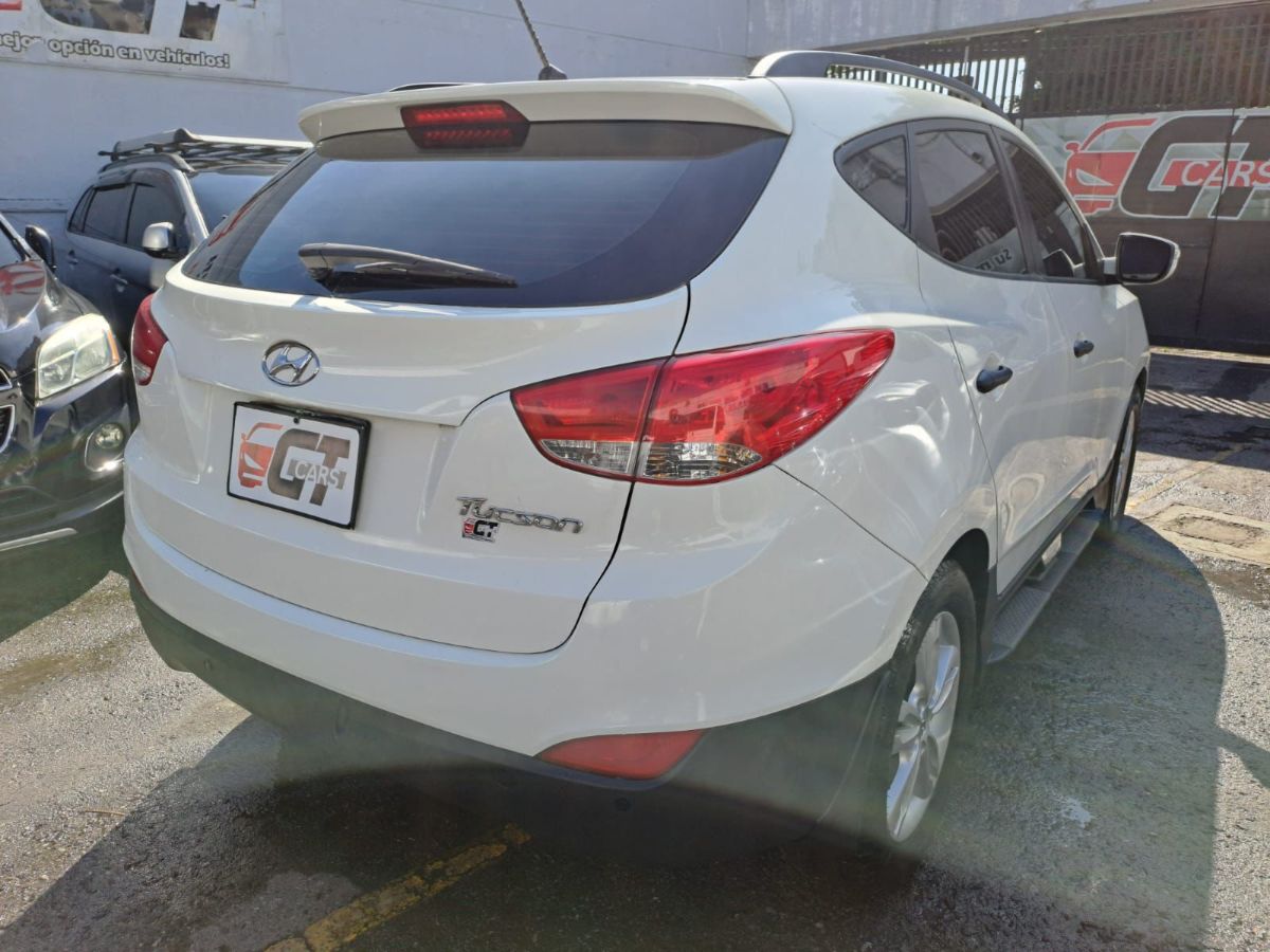 HYUNDAI TUCSON - 2011                                        