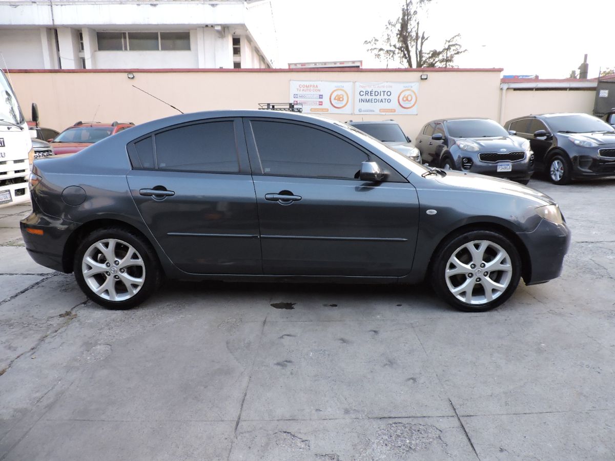 MAZDA 3 - 2008                                        