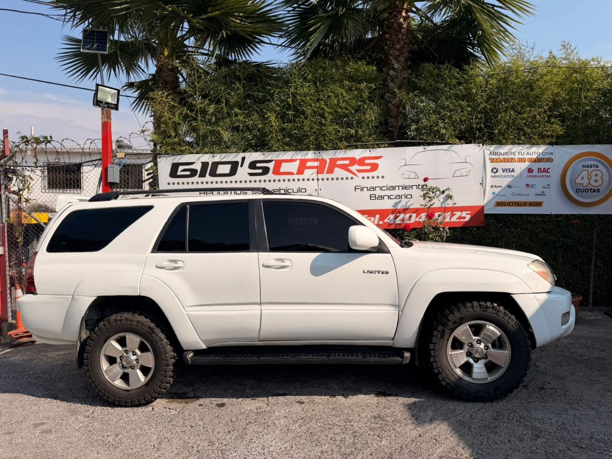 TOYOTA 4 RUNNER - 2004                                        