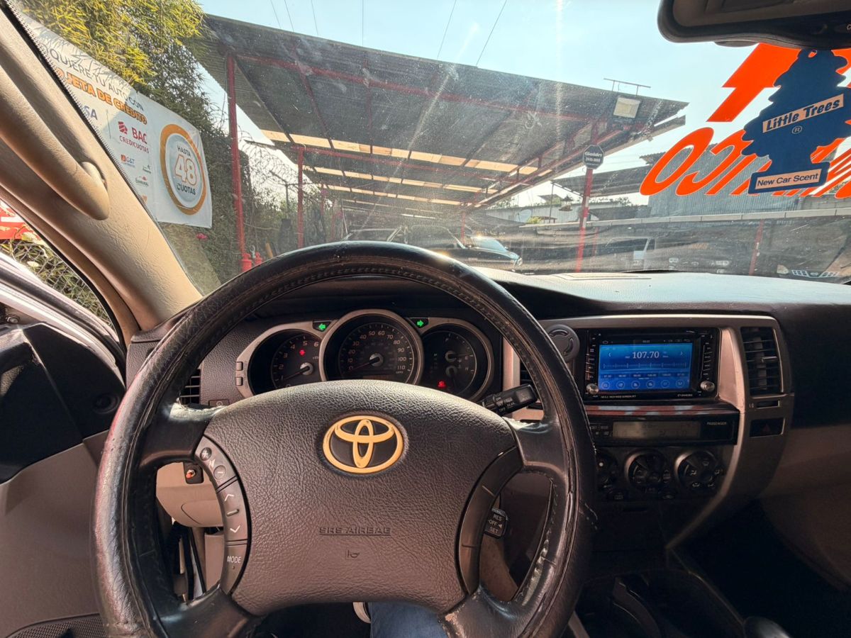 TOYOTA 4 RUNNER - 2004                                        