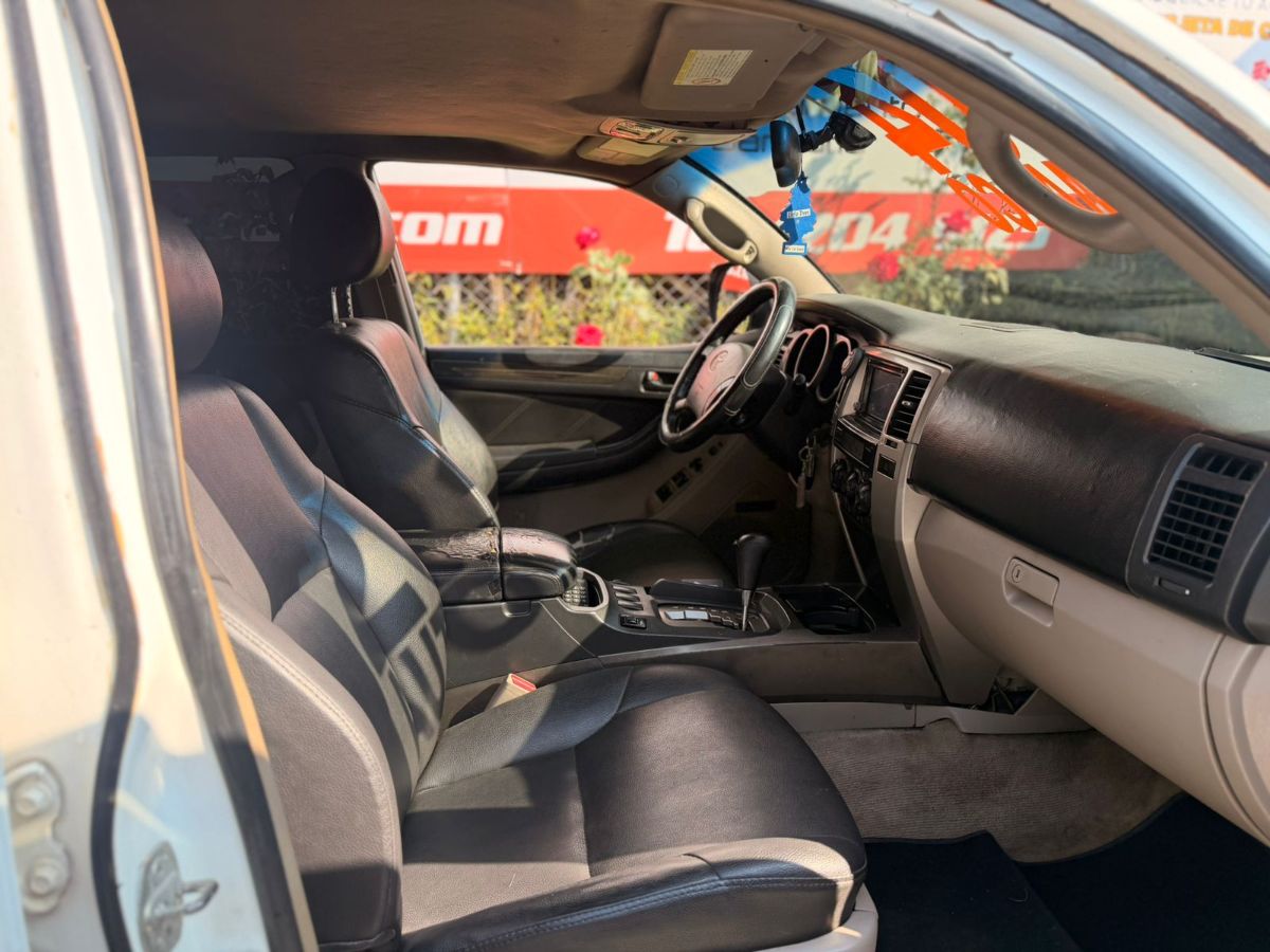 TOYOTA 4 RUNNER - 2004                                        