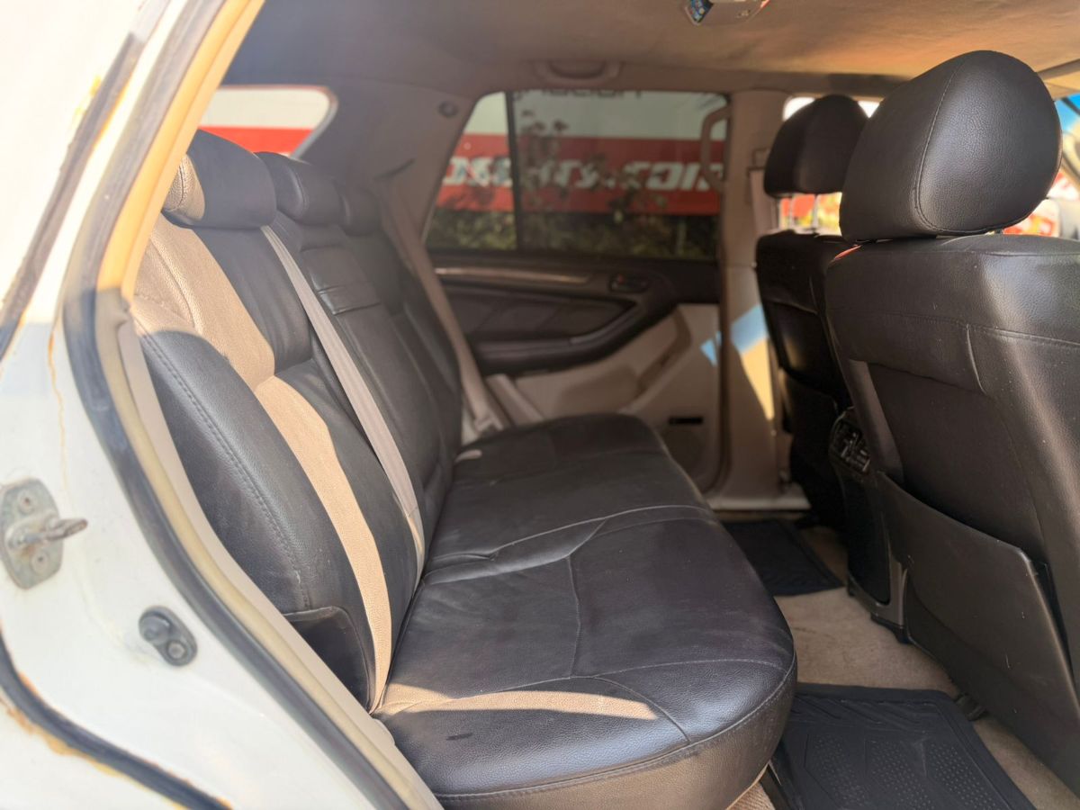 TOYOTA 4 RUNNER - 2004                                        