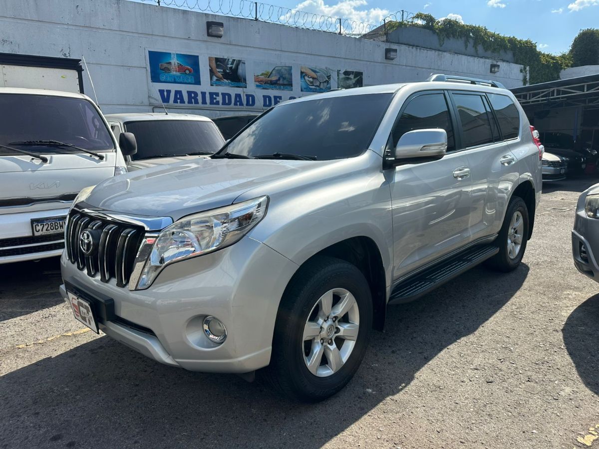 TOYOTA LAND CRUISER PRADO TXL - 2017                                        