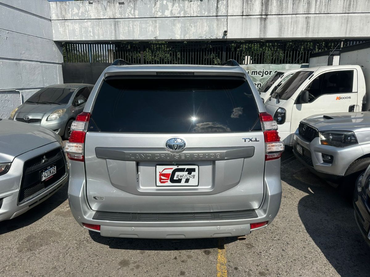 TOYOTA LAND CRUISER PRADO TXL - 2017                                        