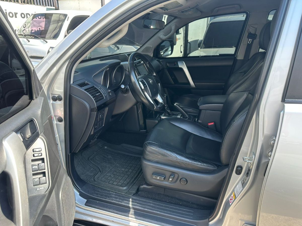 TOYOTA LAND CRUISER PRADO TXL - 2017                                        