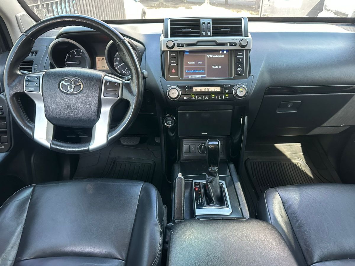 TOYOTA LAND CRUISER PRADO TXL - 2017                                        
