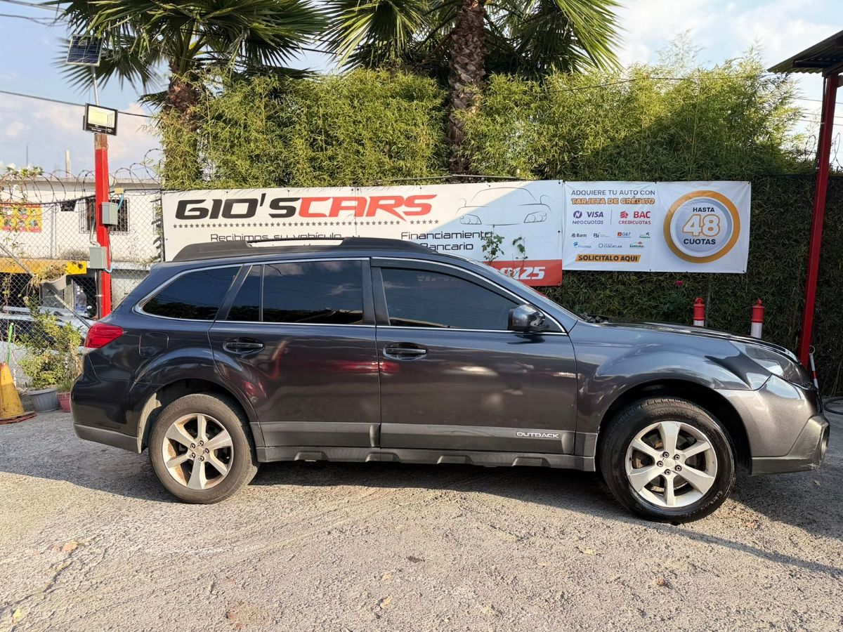 SUBARU OUTBACK - 2013                                        